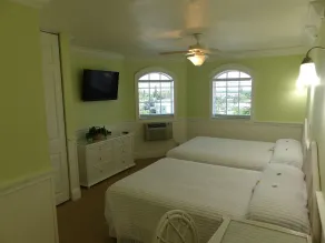 Edison Beach House - Room