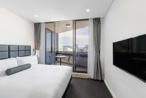 Meriton Suites Church Street, Parramatta - Room