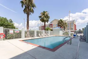 Comfort Suites New Orleans East - Pool