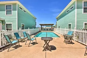 Near Port Aransas Beach: Condo w/ Pool Access - Intérieur