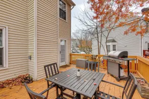 Tranquil Townhouse Retreat w/ Deck in Germantown! - Interiör