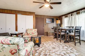 Metro Detroit Home Base w/ Yard, Pets Welcome! - Interiør