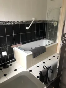 Dufferin Coaching Inn - Bathroom