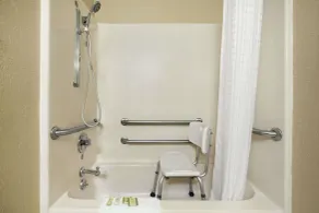 Super 8 by Wyndham Fairview Heights-St. Louis - Salle de bain