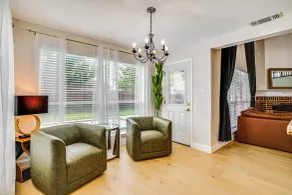 Spacious 5-bedroom villa in welcoming Burleson with WiFi, AC - Innvendig