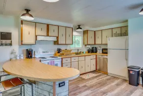 Stunning View! Peaceful Family Home w/ Yard in Roy - Intérieur
