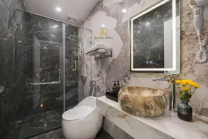 Romeo 2 Hotel - 44BT2 Bắc Linh Đàm - by BAY LUXURY - Badezimmer