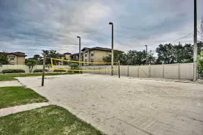 Chic Resort Townhome ~ 9 Mi to Disney Parks! - Interiør