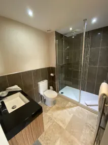 The Three Horseshoes Hotel - Bathroom