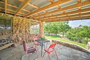 Enchanting Hilltop Cottage in Medicine Park! - Interiör