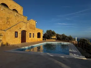 Dona Margerita D'aragona - Pool