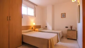 S'Abanell Central Park seafront apartment - Zimmer