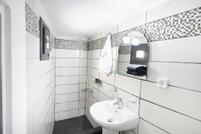 White Side Suites - Bathroom
