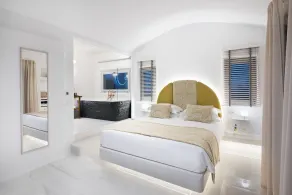 Emfasis Luxury Villa with heated Jacuzzi-Sunset view - Habitación