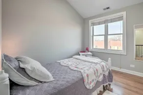 Chicago Condo w/ Balcony: Walk to CTA Stations! - Parte interna