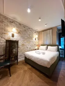 D ORIENT HOTEL - Room