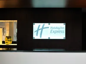 Holiday Inn Express London Heathrow T5 by IHG - Reception