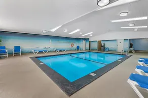 SureStay Plus Hotel by Best Western Salmon Arm - Piscina