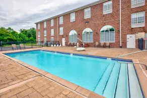 Holiday Inn Express Hotel & Suites Warrenton by IHG - Pool
