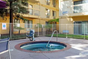 La Quinta by Wyndham Oakland - Hayward - Piscine