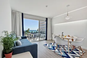 Carihuela Suites - Rom