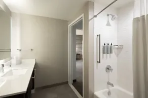 Residence Inn by Marriott Jonesboro - Bathroom