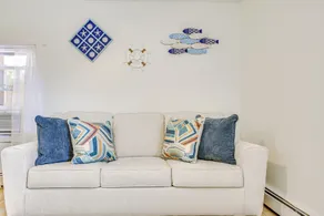 Walk to Beach: Somers Point Apartment! - Interiör