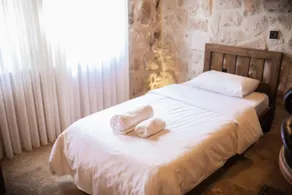 Rose Moon Cave - Room