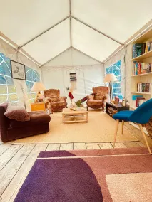 The Spot - 200m de la Plage - Coin salon dans le hall