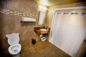 Refresh Inn & Suites - Banheiro