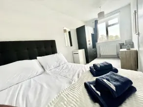The HK House - Family Friendly Near To Blenheim Palace & Oxford City Centre - Room