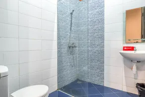 RedDoorz near Surabaya Zoo - Baño