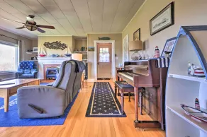 Nautical Lubec Cottage w/ Fire Pit & Grill! - Innvendig