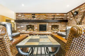 Comfort Inn & Suites - Hall