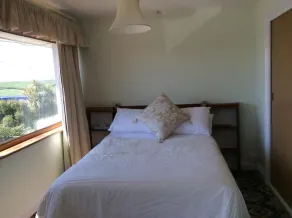 Room-orchard Manor, Fore Street Probus, - Room