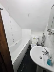 SnoozeDen Wellesley - Near to Slough Station - Bathroom