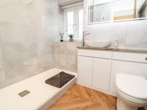 Riverside Retreat - Badrum
