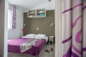 Mobil-home avec barbecue, terrasse et jardin - Chambre