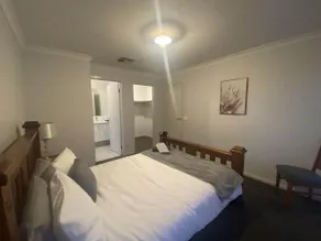 Modern 4-Bedroom Home, Near Playground, Lake Nature Trails, Minutes to Bendigo - Værelse
