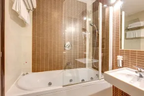 Hotel Everest Inn Rome - Bathroom