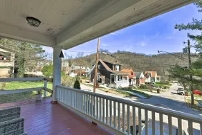 Pet-friendly Covington Retreat w/ Fenced Yard - Innvendig
