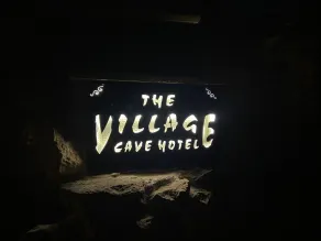 The Village Cave Hotel - Rezeption