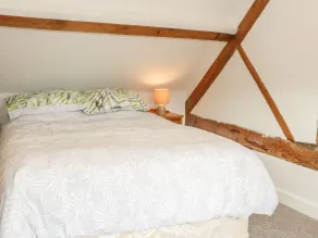 The Cow Byre, Heath Farm - Room