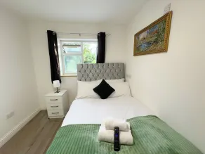 Heathrow Lodge BnB - View from room