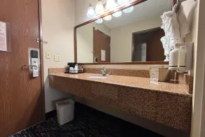 Baymont by Wyndham Decatur IL North - Salle de bain