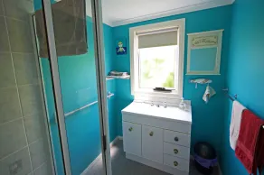 The Spotted Salmon Cottage - Bathroom