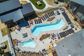 Outbound Mammoth  - Piscine