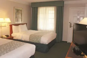 Super 8 by Wyndham Austin South I-35 - Room
