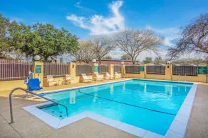 La Quinta by Wyndham Beeville - Pool