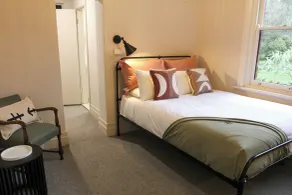 Alpine Hotel, Eat Drink Sleep - Værelse